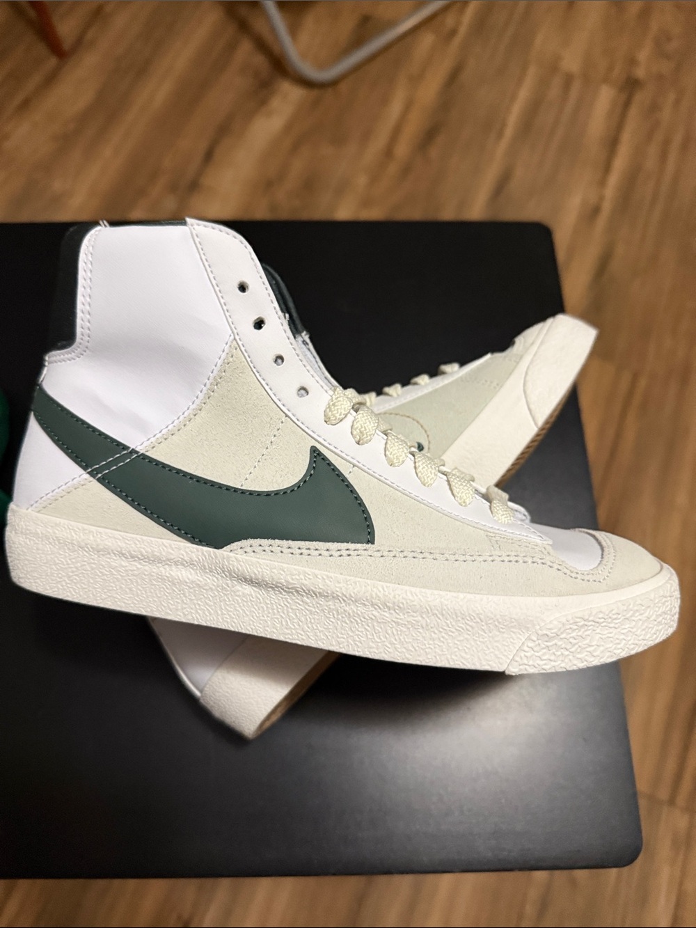 Nike Mid-Top Sneakers in White, Cream and Forest Green